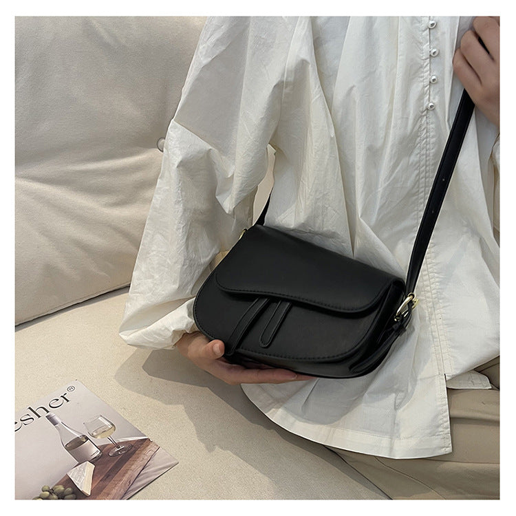 Classic Saddle Flap Crossbody Bag