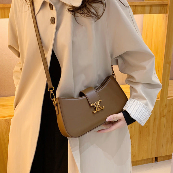 Chic Triomphe Clasp Shoulder Bag with Chain & Belt Straps