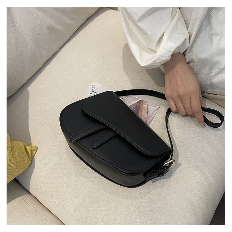 Classic Saddle Flap Crossbody Bag