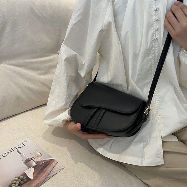 Classic Saddle Flap Crossbody Bag