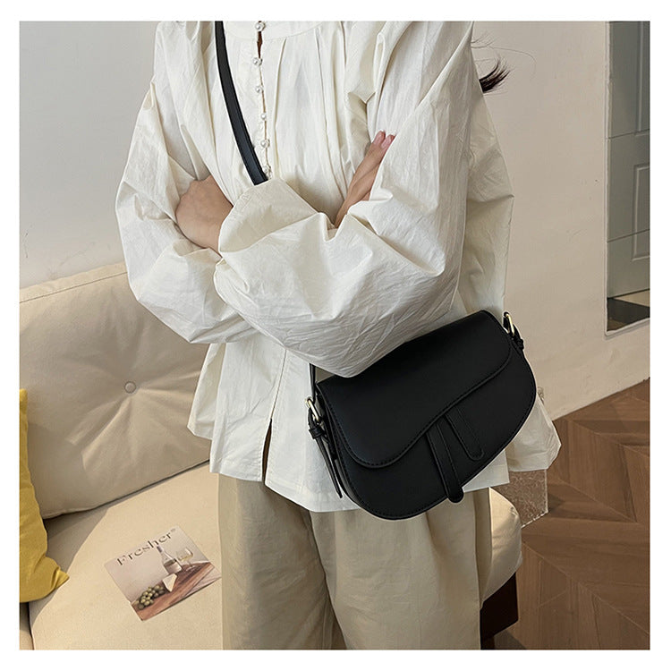 Classic Saddle Flap Crossbody Bag