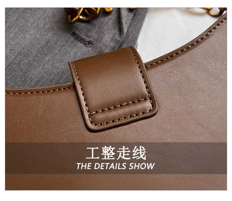Chic Triomphe Clasp Shoulder Bag with Chain & Belt Straps
